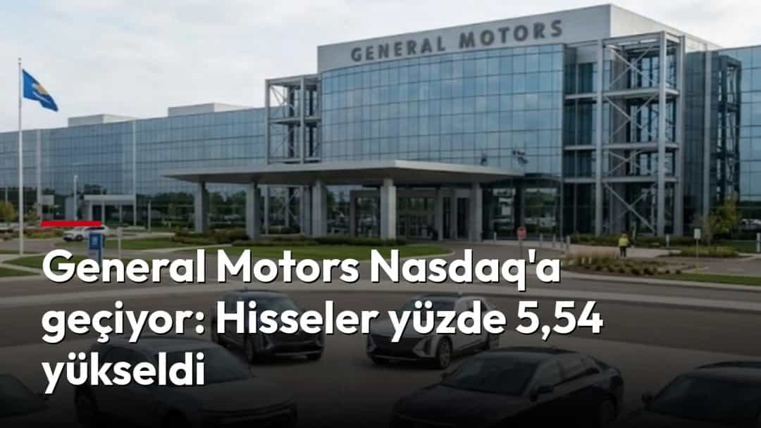 General Motors yazılı binanın önünde sergilenen otomobiller.