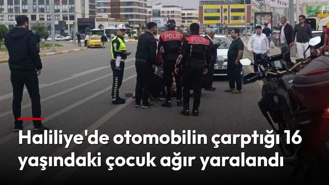 Şehir içi yolda polis ve sağlık ekipleri bir olay yerinde toplanmış; yol kenarında bir motosiklet görülüyor.