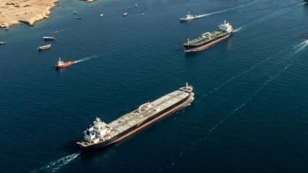 Hürmüz Boğazı’nda seyreden tankerler ve diğer gemiler.