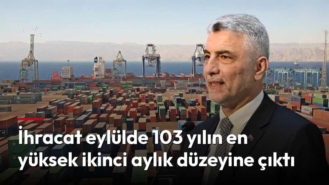 Ömer Bolat, konteynerlerle dolu bir liman önünde konuşurken.
