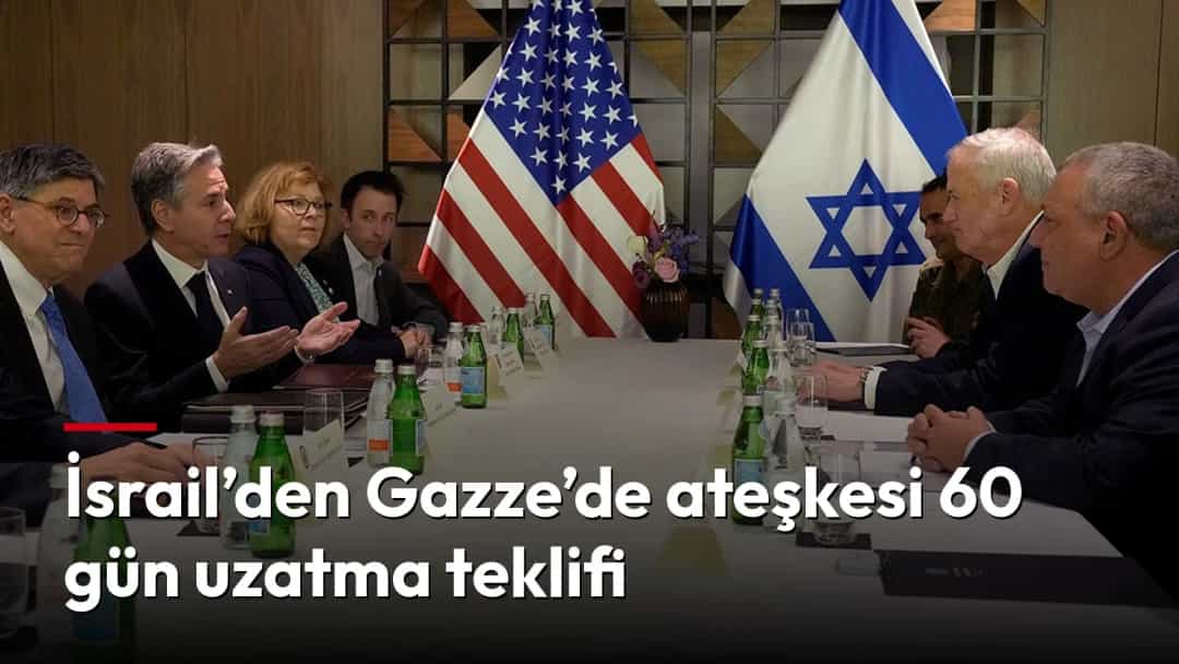 ABD ve İsrail heyetleri, iki ülkenin bayrakları önünde uzun bir toplantı masasında görüşüyor.