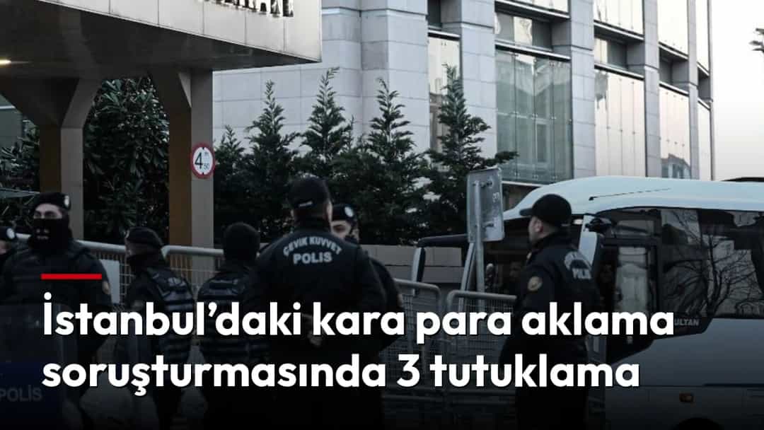 Polis ekipleri, İstanbul Adalet Sarayı önünde bir aracı bekliyor.