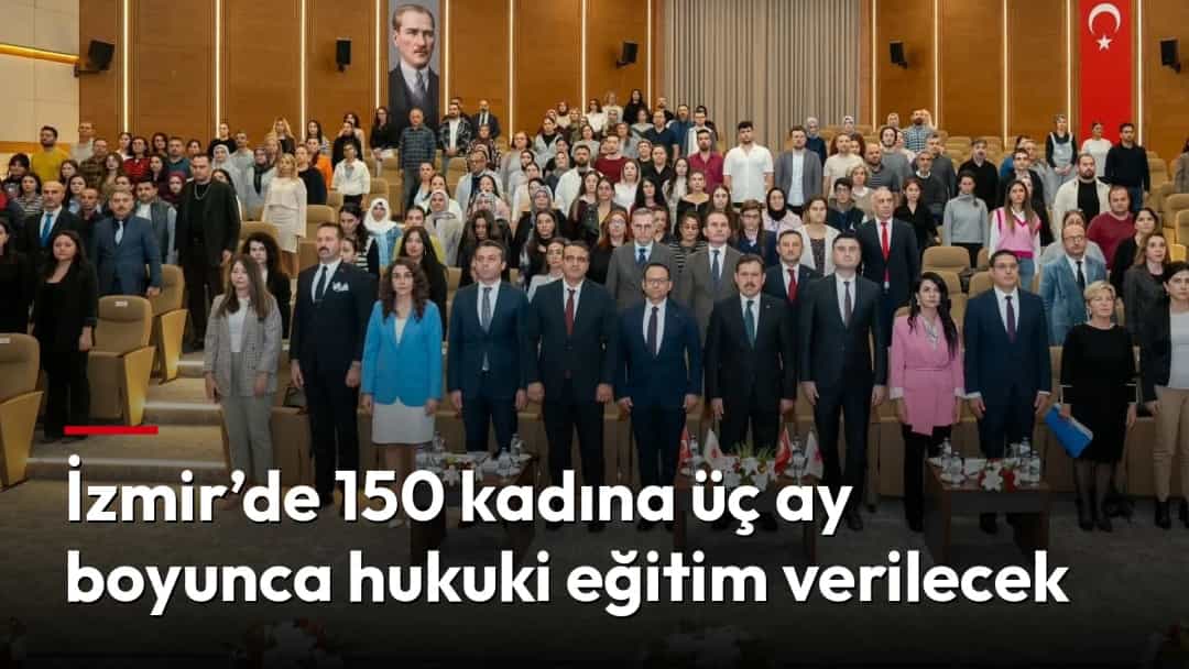 Kadınlar için düzenlenen hukuki eğitim etkinliğinde katılımcılar salonda toplu fotoğraf çektiriyor.
