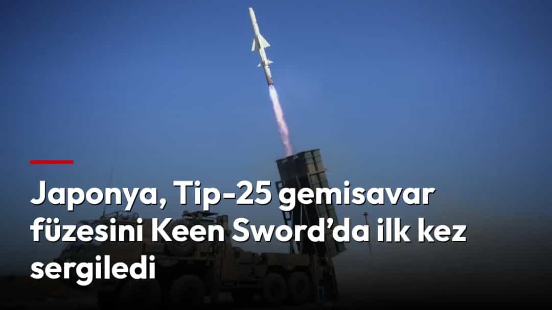Bir askeri araç üzerindeki rampadan gökyüzüne doğru füze fırlatılıyor.