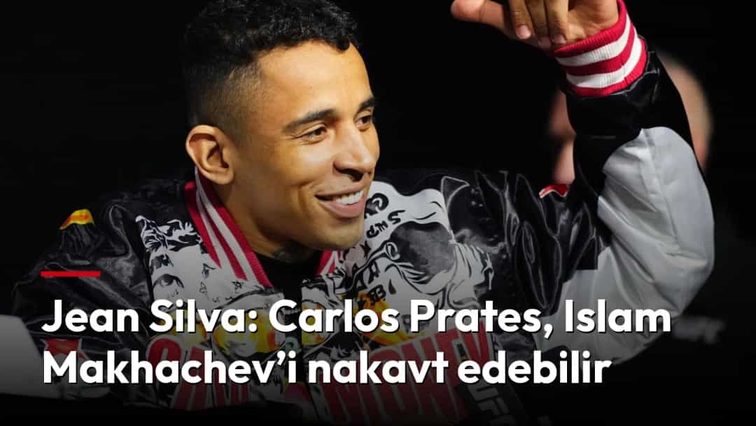 Jean Silva, UFC etkinliğinde röportaj sırasında elini kaldırıyor.