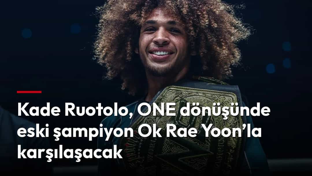 Kade Ruotolo, ONE şampiyonluk kemerini omzunda taşıyarak gülümsüyor.