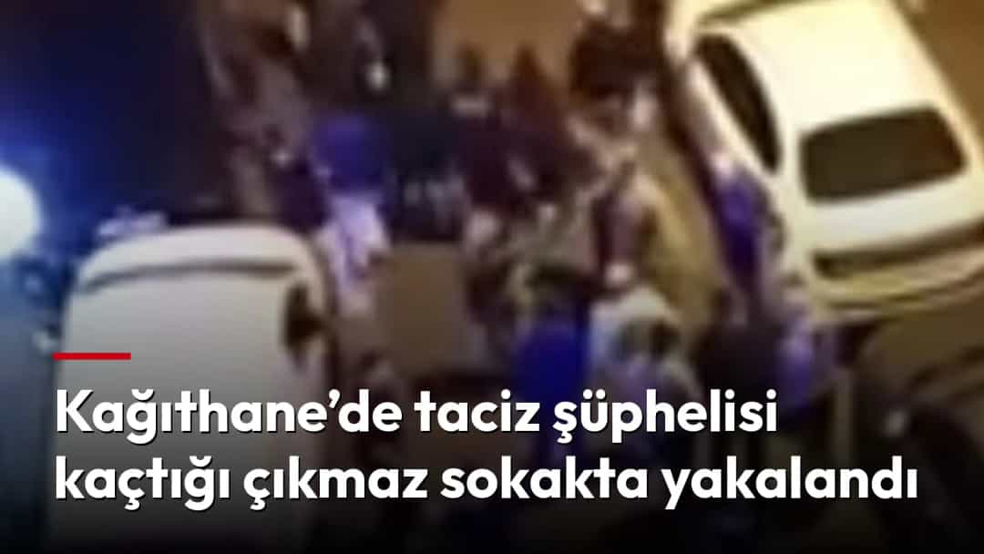 Gece vakti dar bir sokakta, park halindeki araçların arasında toplanan kişiler.