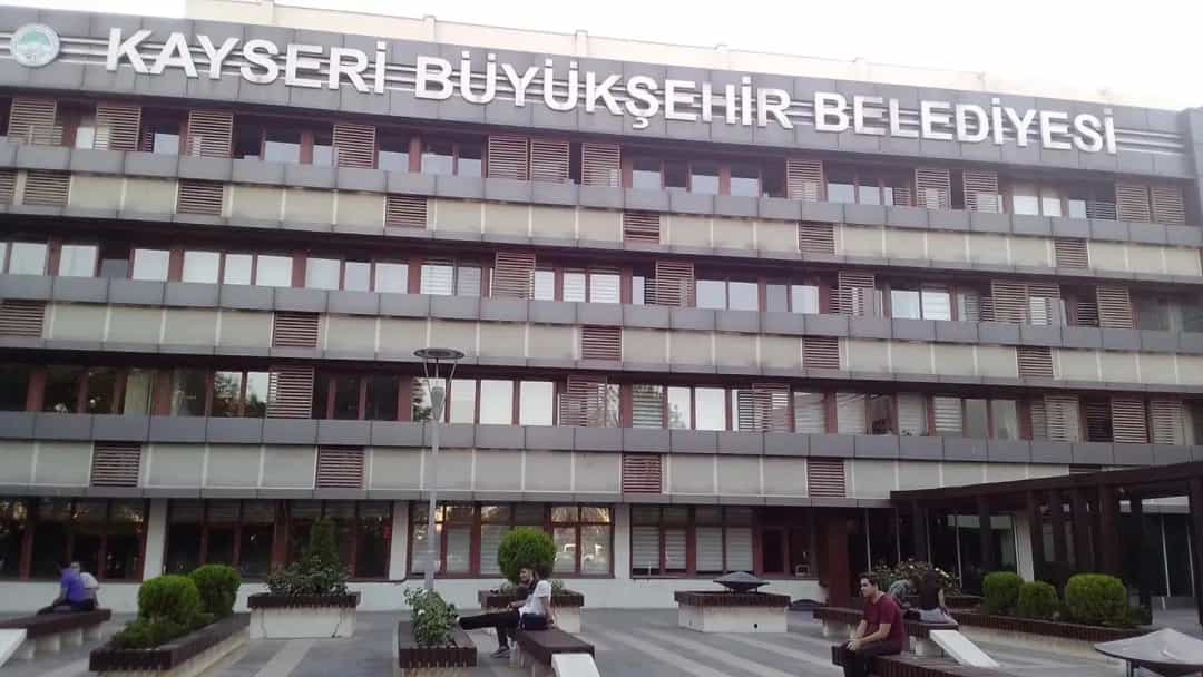 Kayseri Büyükşehir Belediyesi hizmet binasının dış cephesi