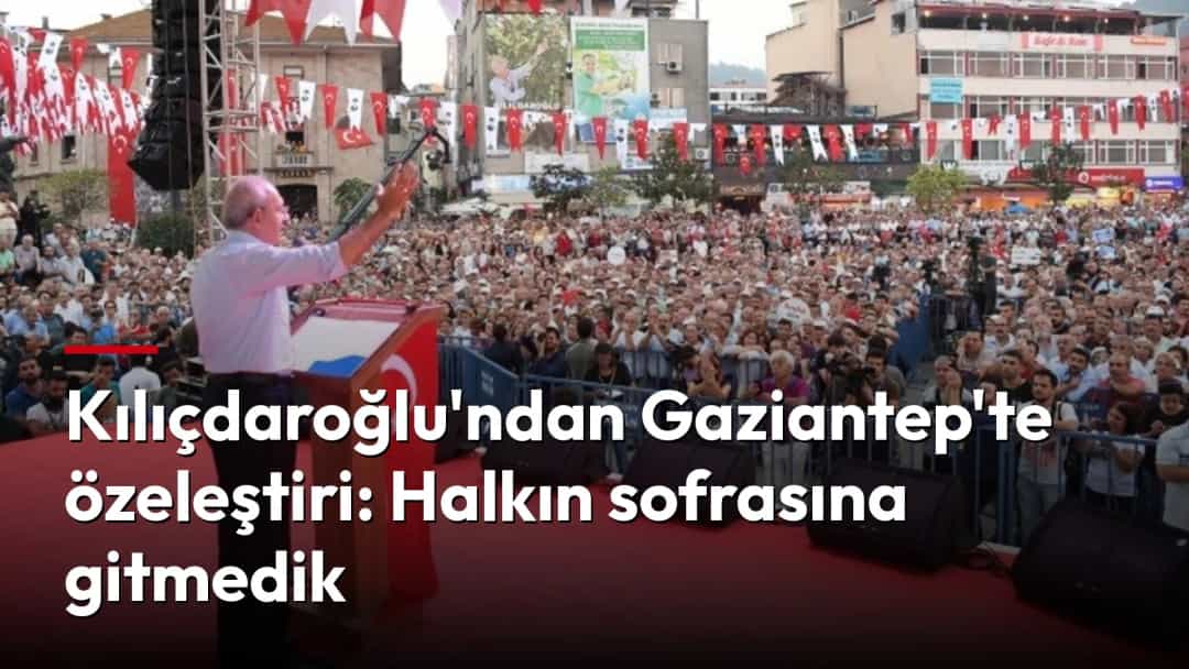 Kemal Kılıçdaroğlu, kalabalık bir mitingde kürsüden konuşuyor.