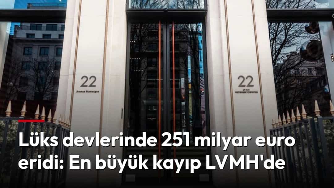 Lüks markaların bulunduğu 22 Avenue Montaigne binasının giriş cephesi.