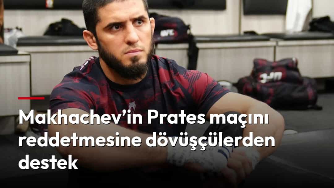 Islam Makhachev spor salonunda otururken