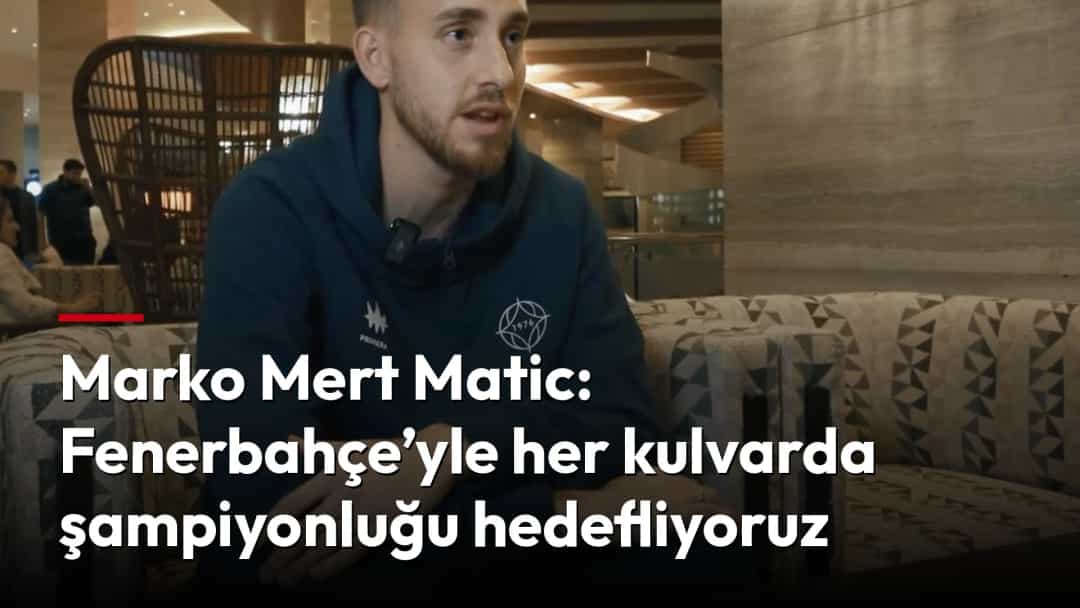 Marko Mert Matic, lacivert spor üstüyle bir otel lobisinde otururken.