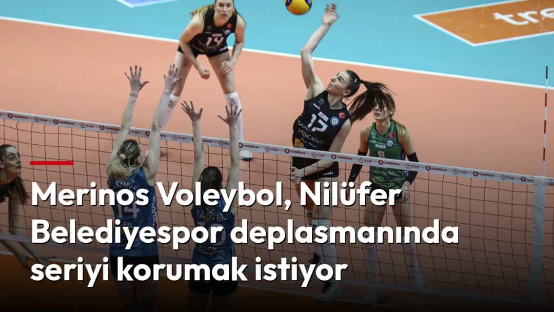 Voleybol maçında siyah formalı oyuncu smaç vururken rakip takımın oyuncuları blok yapıyor.