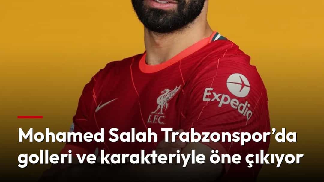 Mohamed Salah kırmızı Liverpool formasıyla kollarını kavuşturmuş şekilde poz veriyor.