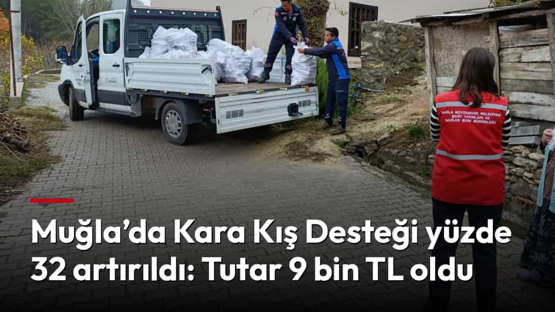 Muğla’da ihtiyaç sahiplerine ulaştırılmak üzere yardım çuvalları bir kamyonete yükleniyor.