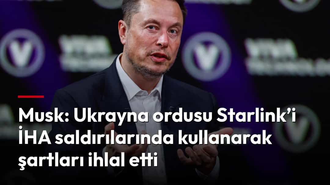 Elon Musk, etkinlik sırasında elleriyle jest yaparken