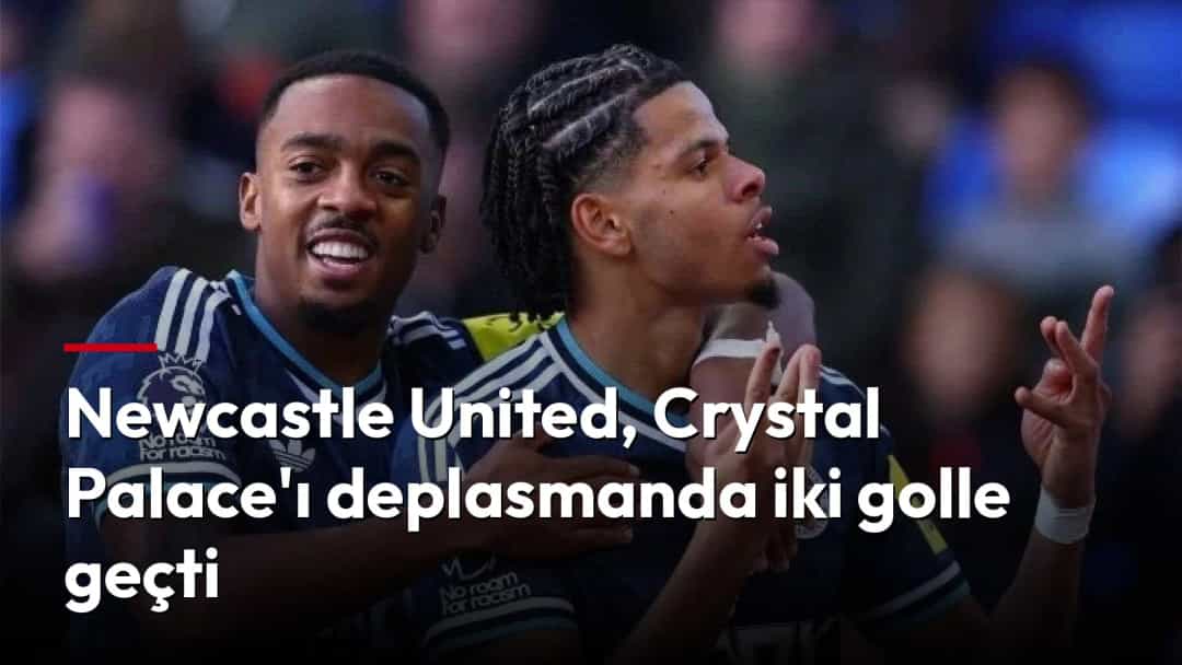 Newcastle Unitedlı iki futbolcu, maçta gol sevinci yaşıyor.