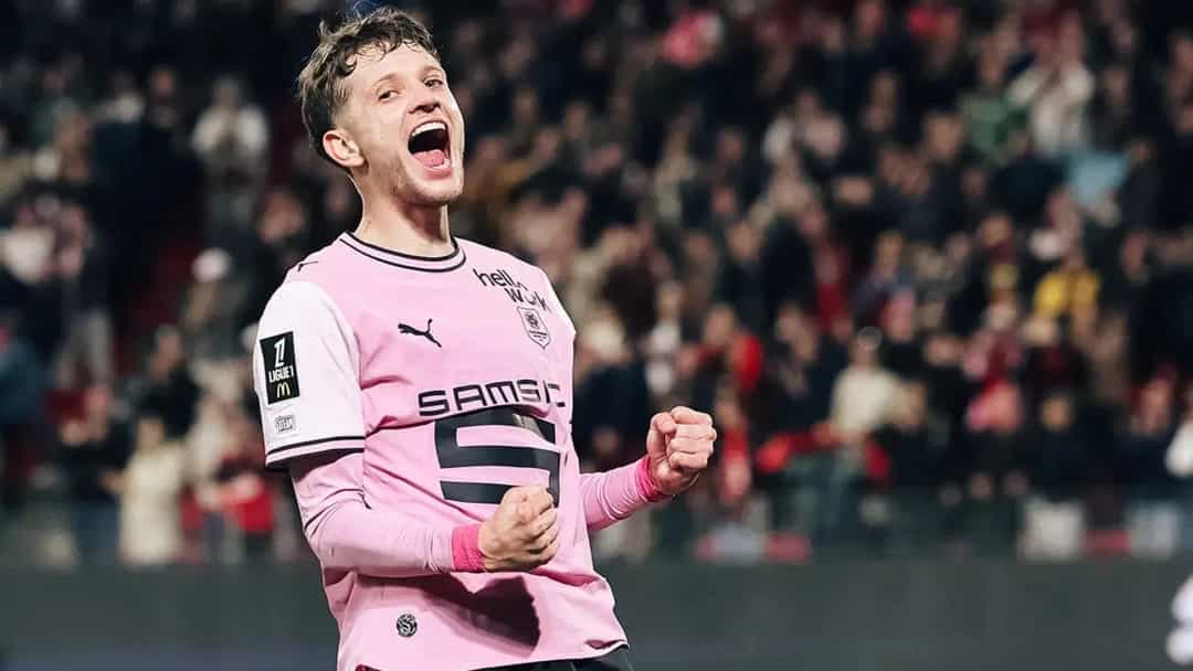 Sebastian Szymański, Rennes formasıyla gol sevincini yaşıyor.