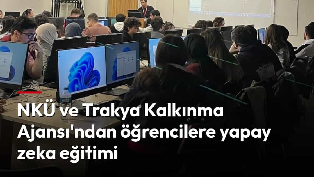 Öğrenciler bilgisayar laboratuvarında yapay zeka eğitimi sırasında çalışıyor.