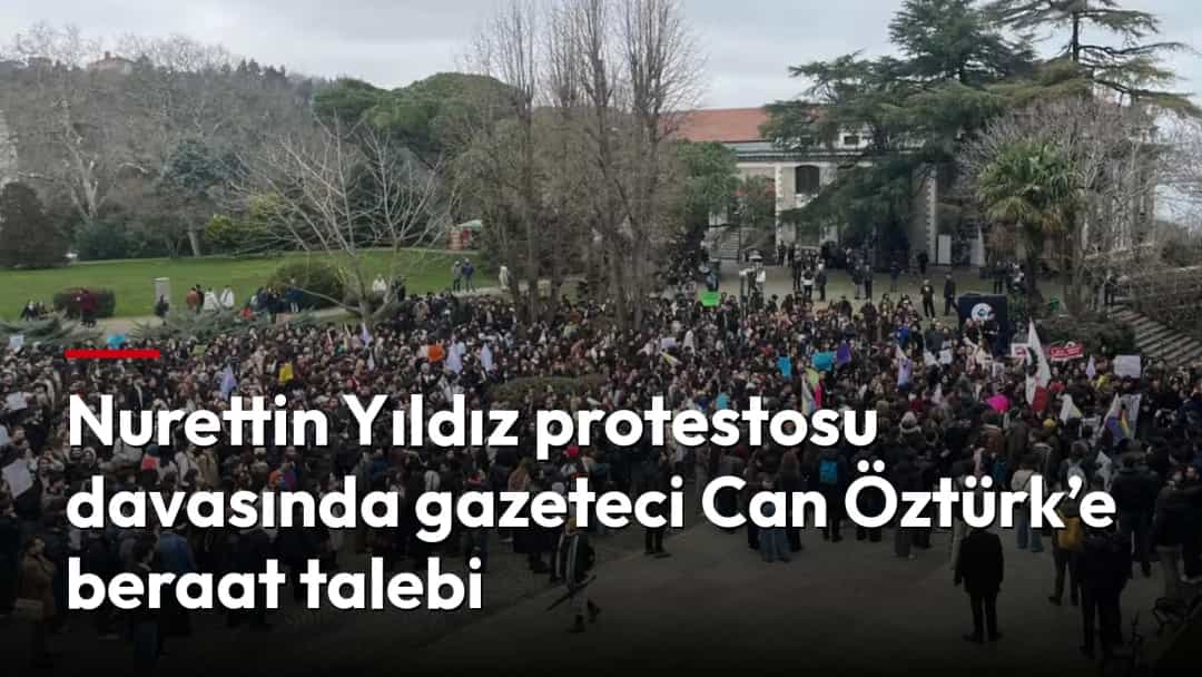 Boğaziçi Üniversitesi kampüsünde protesto için toplanan kalabalık.