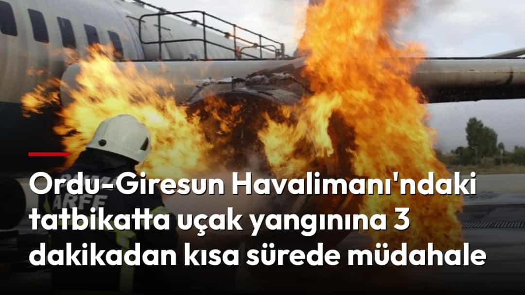 Havalimanındaki tatbikatta bir itfaiyeci, alev alan uçağa müdahale ediyor.