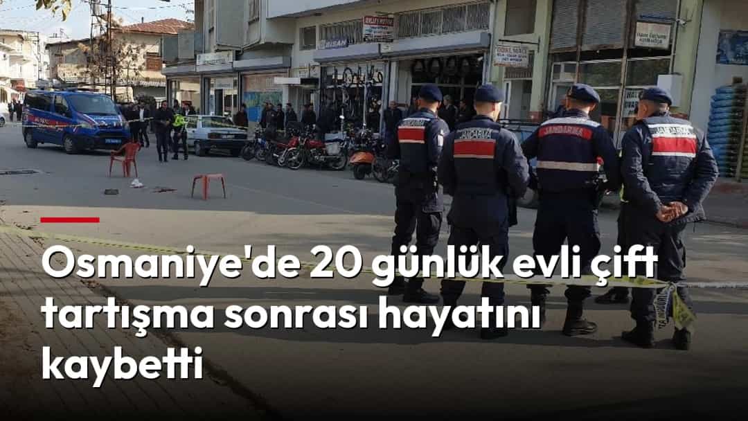 Polis ekipleri, şerit çekilen bir sokakta olay yeri çevresinde bekliyor.