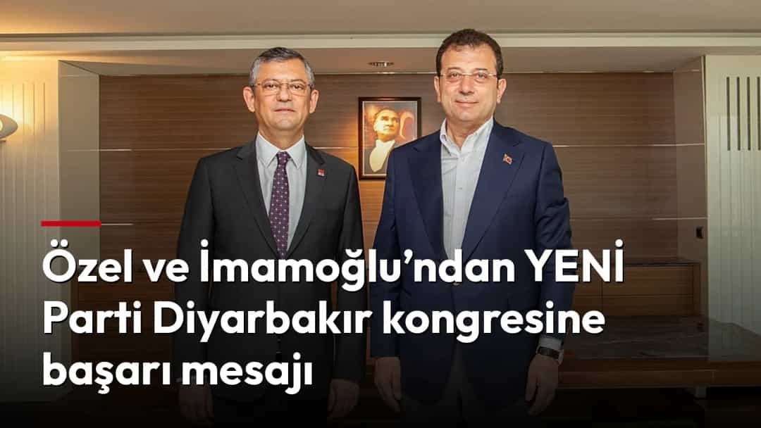 Özgür Özel ve Ekrem İmamoğlu kapalı bir mekânda yan yana poz veriyor.