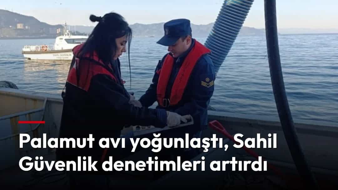 Sahil Güvenlik görevlileri teknede denetim yapıyor.