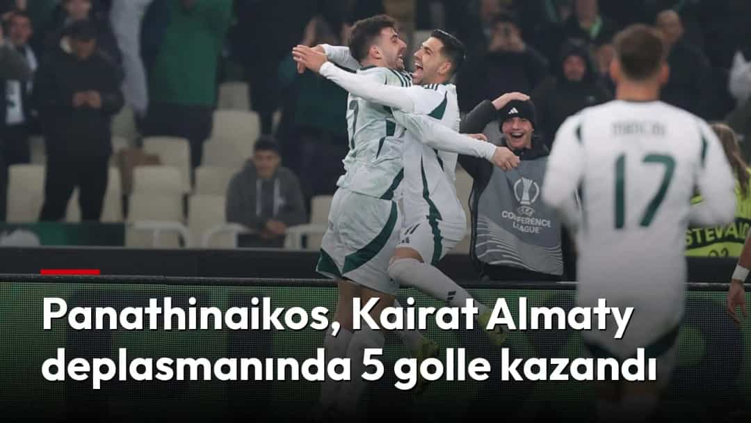Panathinaikoslu futbolcular, UEFA Konferans Ligi maçında gol sevinci yaşıyor.