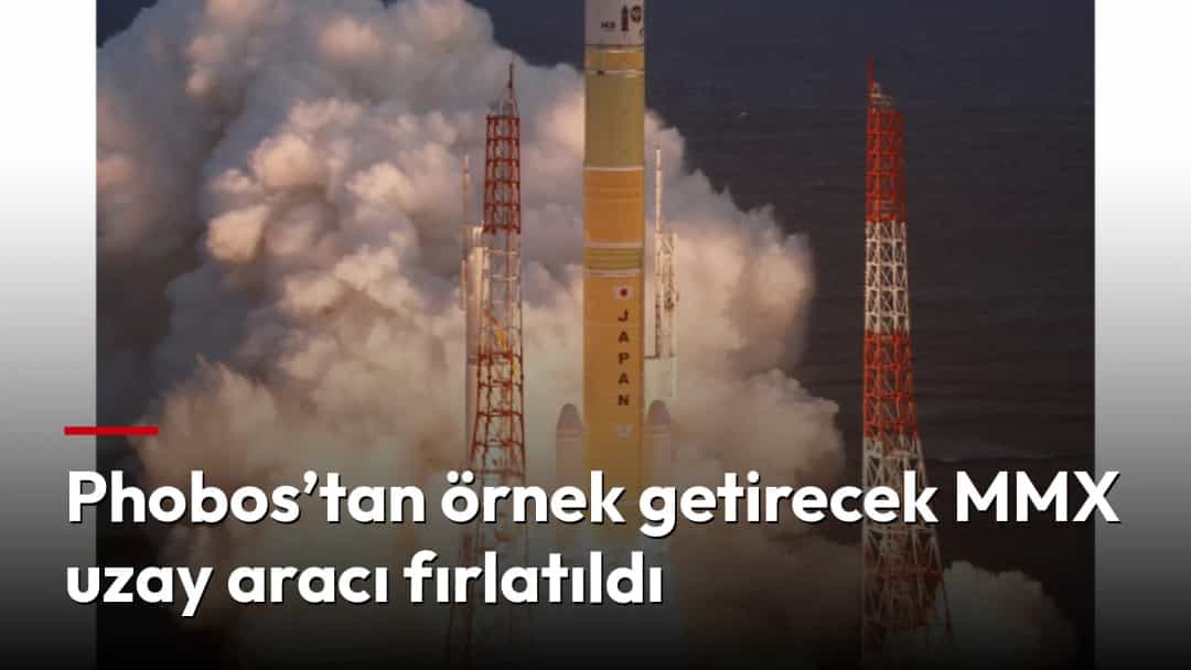 Japon roketi, yoğun duman ve alevler eşliğinde deniz kıyısındaki fırlatma rampasından yükseliyor.