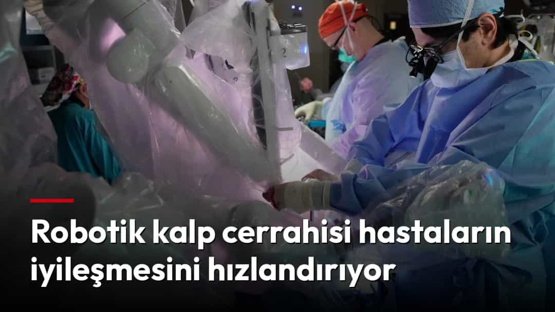 Cerrahlar, ameliyathanede robotik cerrahi sistemiyle operasyon gerçekleştiriyor.