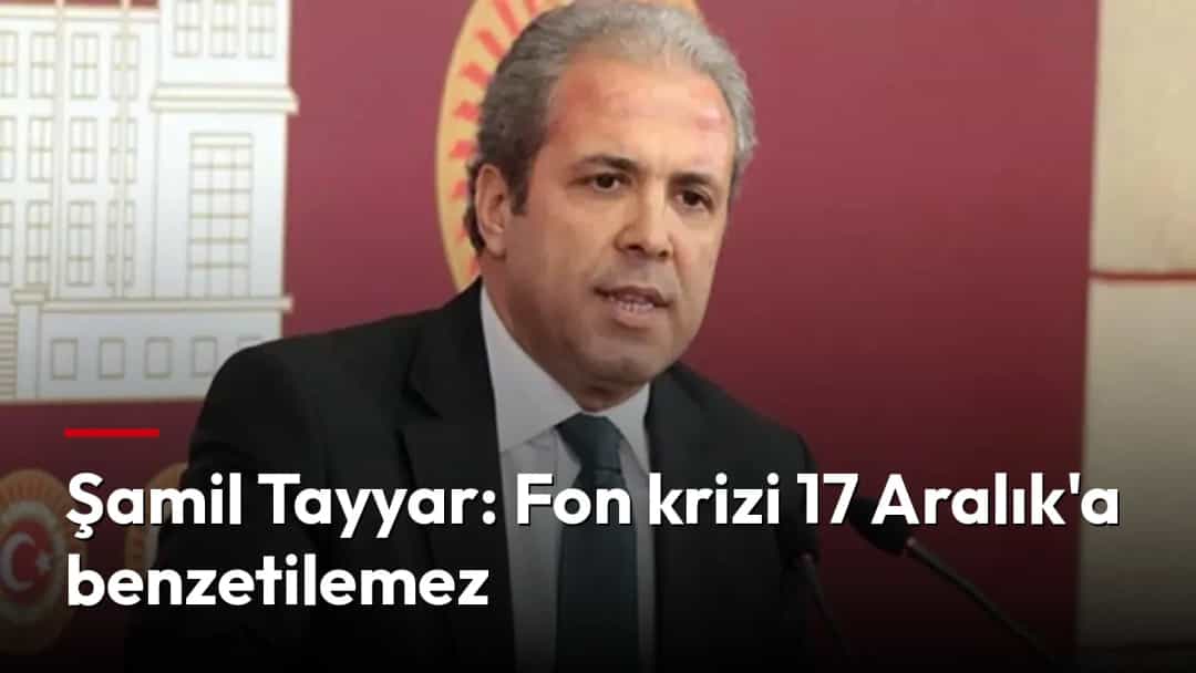 Şamil Tayyar, kürsüde mikrofonların önünde konuşurken.