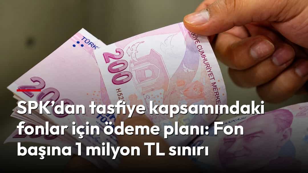 Bir kişinin elinde Türk lirası banknotları.