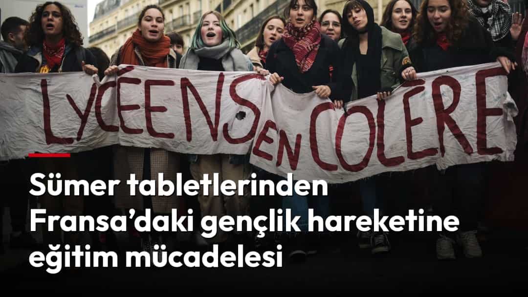 Fransa’da lise öğrencileri, eğitim politikalarını protesto ederek “Liseler öfkeli” yazılı pankart taşıyor.