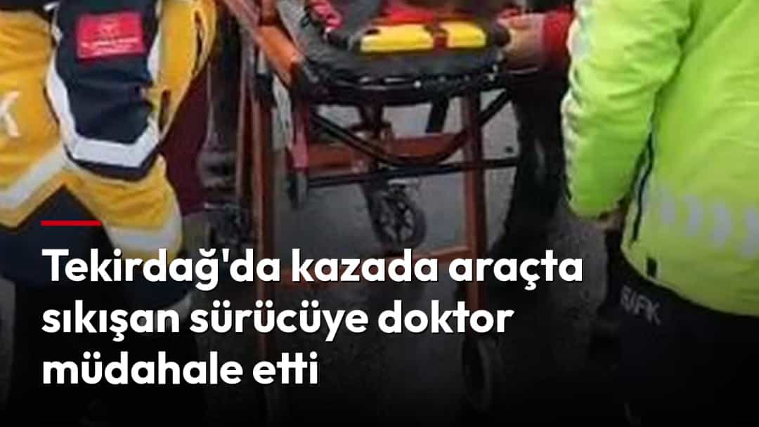 Tekirdağ'da kaza sonrası sağlık ekipleri, sedyedeki sürücüye müdahale ediyor.