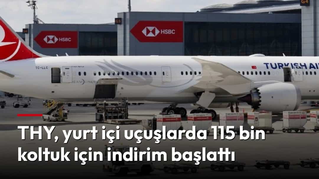 Türk Hava Yolları uçağı, havalimanı apronunda terminal binasının önünde park halinde.