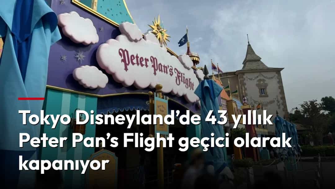 Tokyo Disneyland’deki Peter Pan’s Flight atraksiyonunun renkli giriş cephesi.