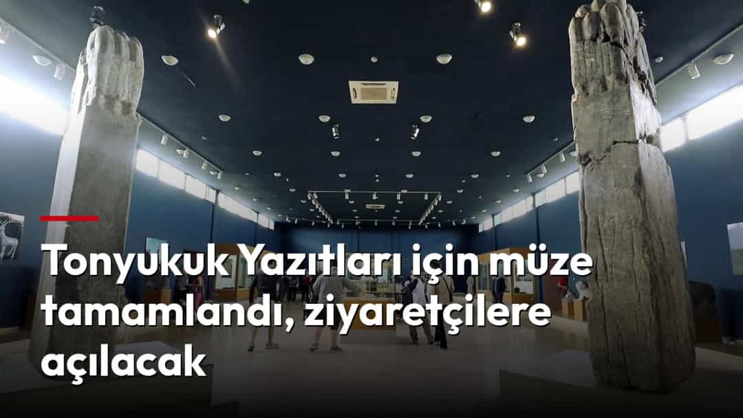 Göktürk dönemine ait taş yazıtların sergilendiği bir müze salonu.