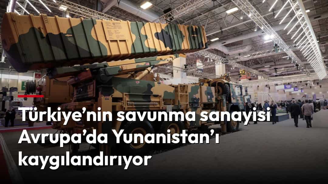 Savunma sanayisi fuarında sergilenen kamuflaj desenli askeri araç.