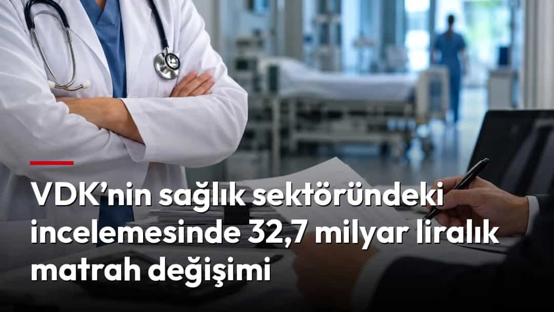Doktor ve başka bir kişi, hastane ortamında belgeler ve hesap makinesiyle çalışıyor.