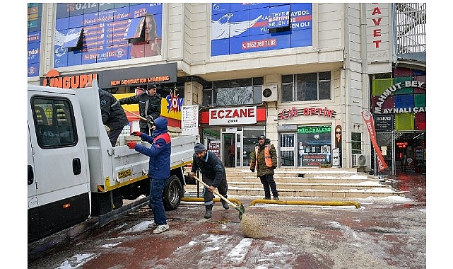 Beylikdüzü Belediyesi Kar Yağışına Karşı Sahada görseli