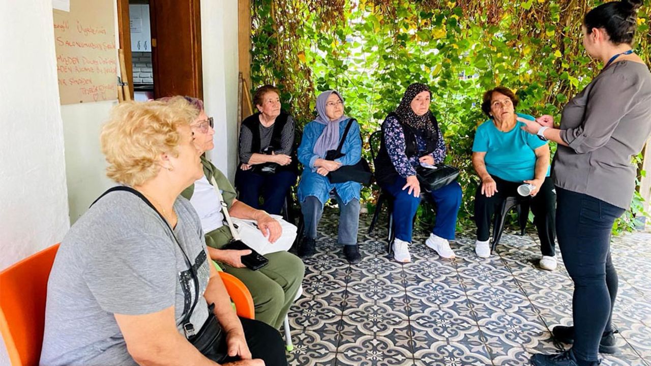 Kıdemli Kent sakinlerine sağlık eli görseli