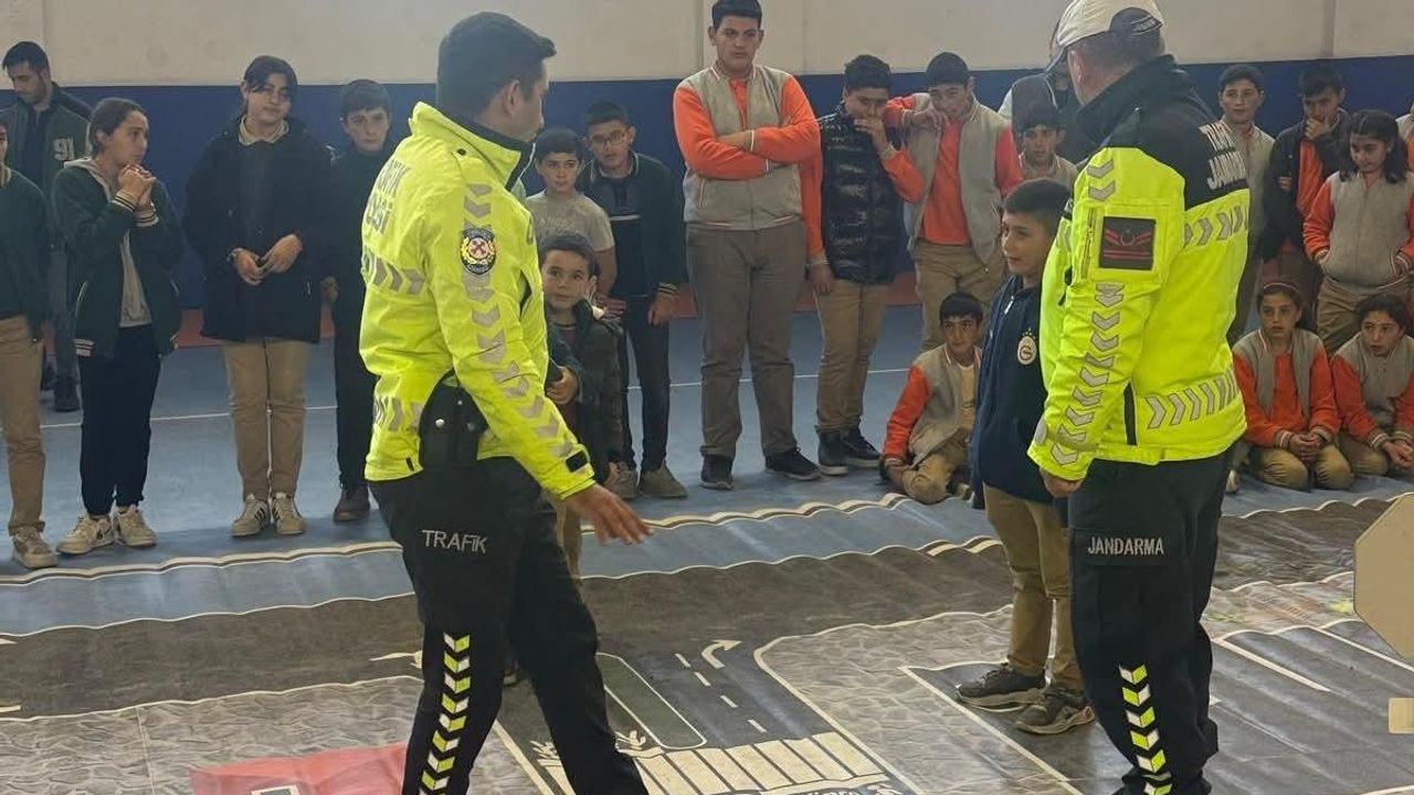 Akyaka’da öğrencilere “Trafik Dedektifleri” eğitimi görseli