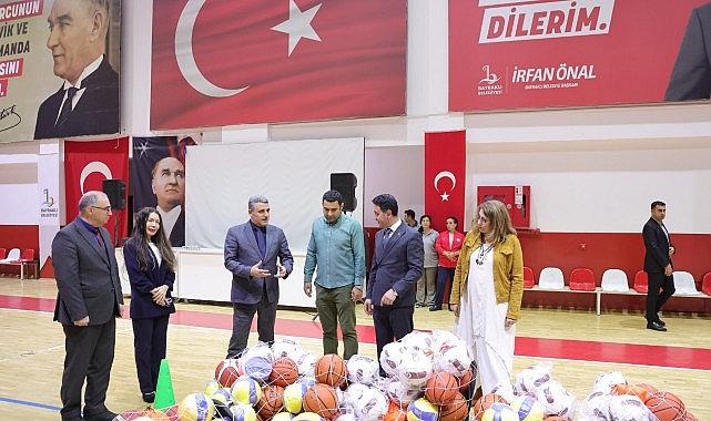 Bayraklı'daki Okullara Spor Malzemesi Desteği görseli