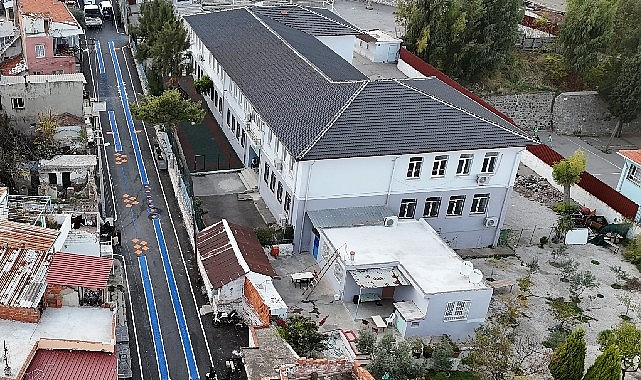 Konak’ta okul yolu renkli, çocuklar mutlu görseli