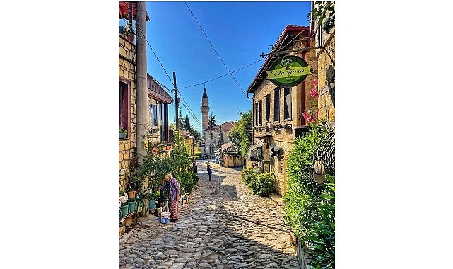 Yeşilyurt Köyü, Sonbaharın Renkleri Eşliğinde Cumhuriyet Coşkusunu Doğada Kutluyor görseli