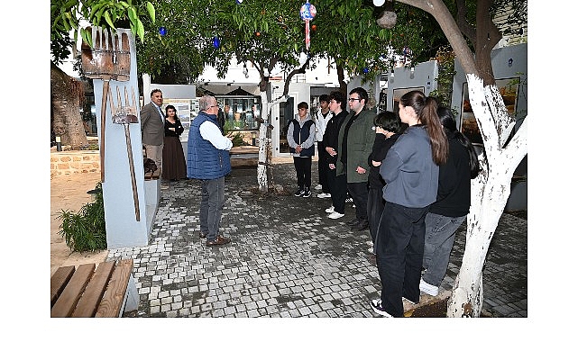 Kültür Evi’ne ziyaretçi akını sürüyor görseli