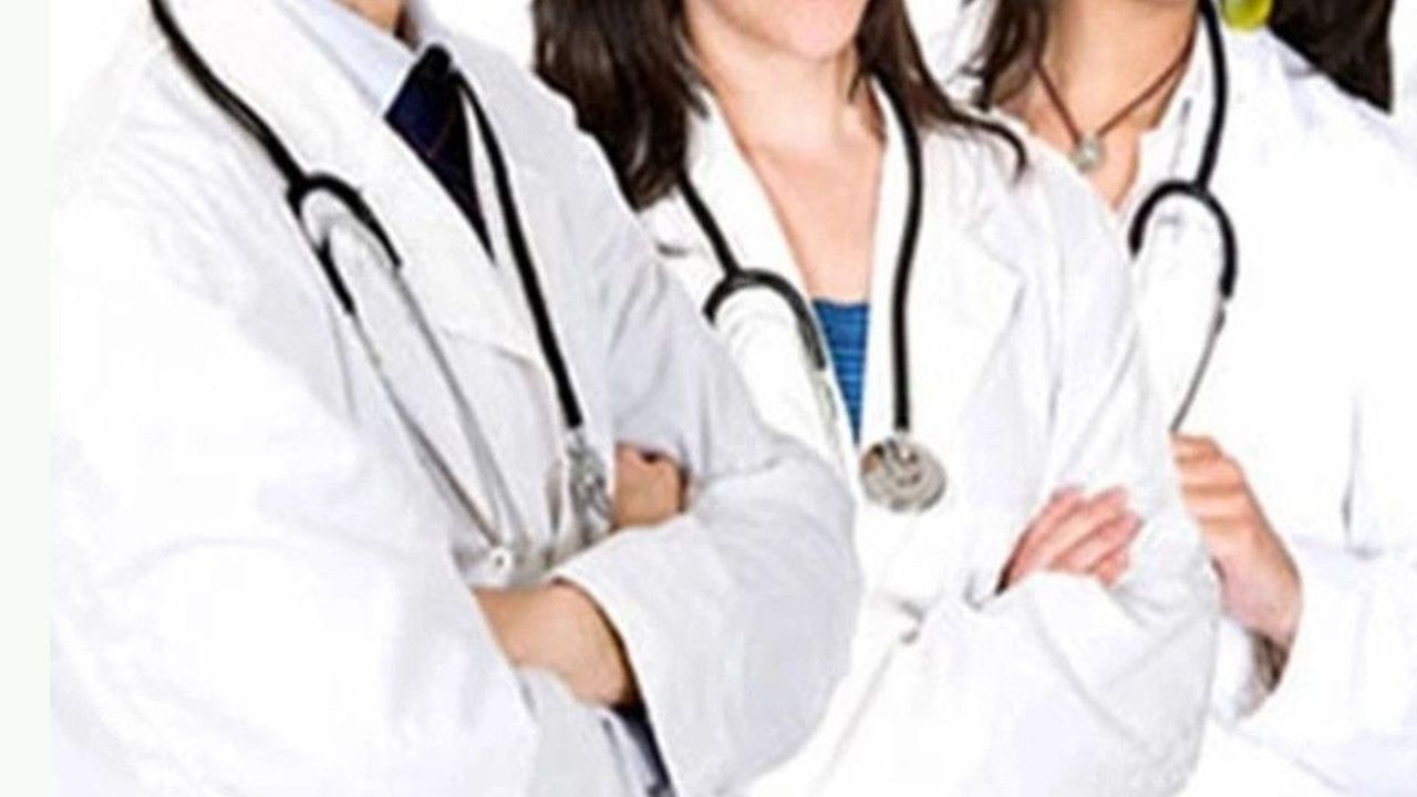 Burdur’un sağlık ordusu güçleniyor! 9 yeni doktor göreve başladı görseli