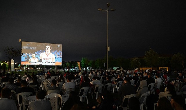 Kartepe’de Final Heyecanı Dev Ekranda İzlendi görseli