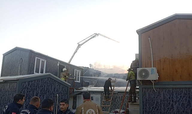 İşçi Konteynerinde Çıkan Yangın Kontrol Altına Alındı görseli